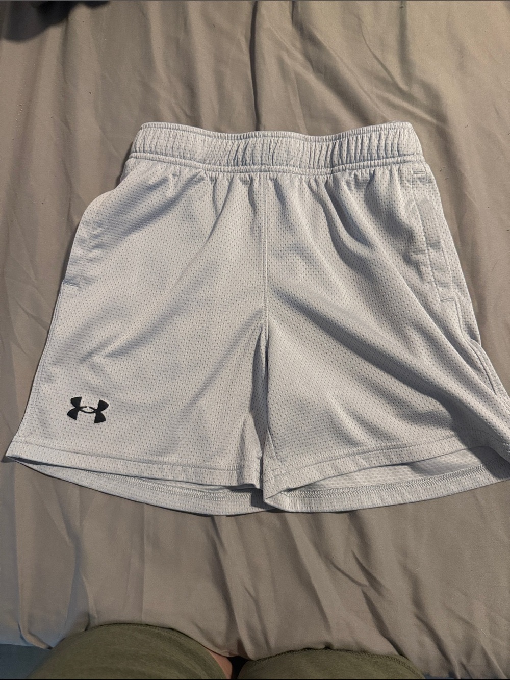 Boys Under Armor light gray shorts, size Youth Medium